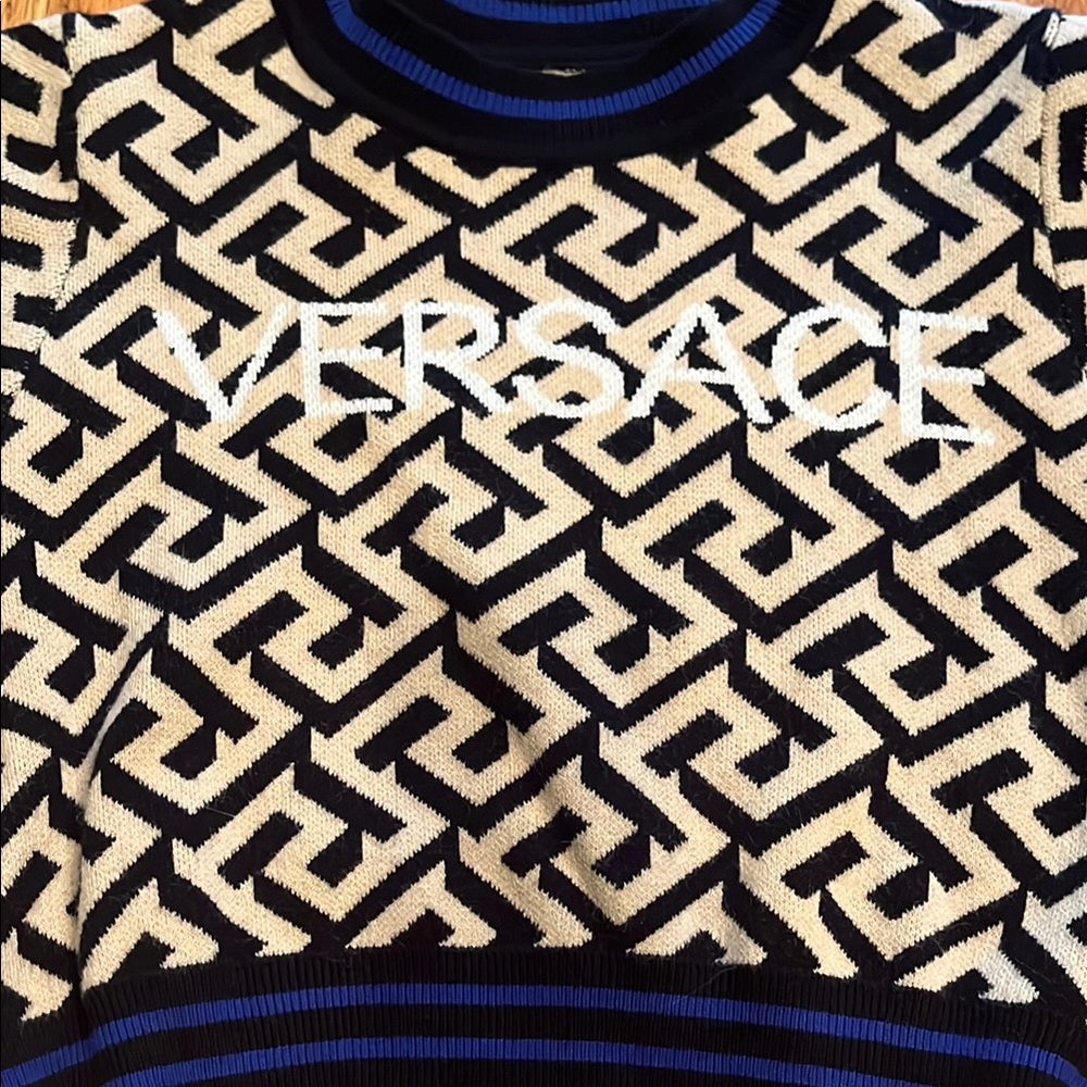 Versace Black & White Geometric Cropped Crewneck Sweater with Blue Trim - Picture 2 of 5